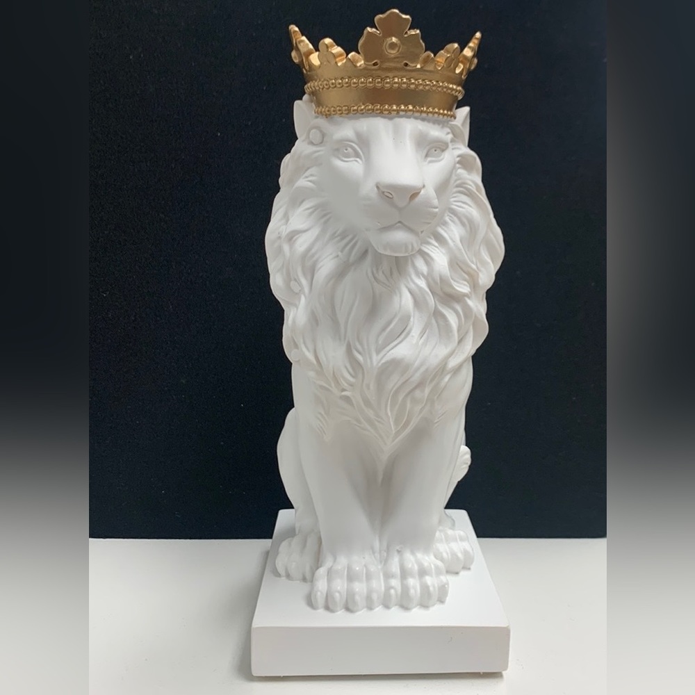Royal King Crown Lion Statue Figurine Decorations (White)